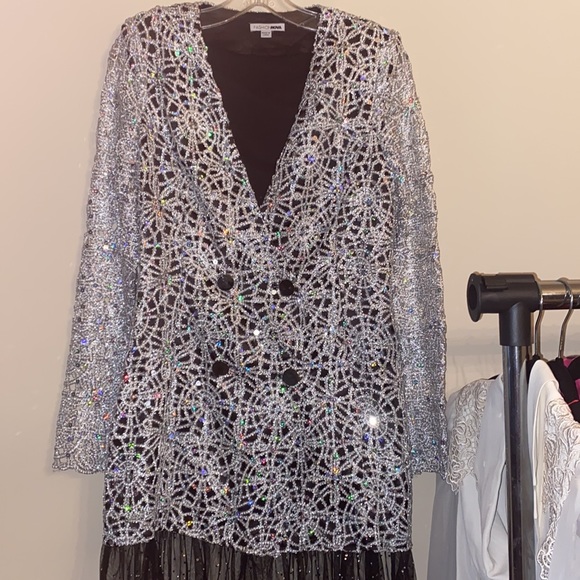 Fashion Nova Queen in the making Blazer Dress 🖤 - Picture 6 of 8